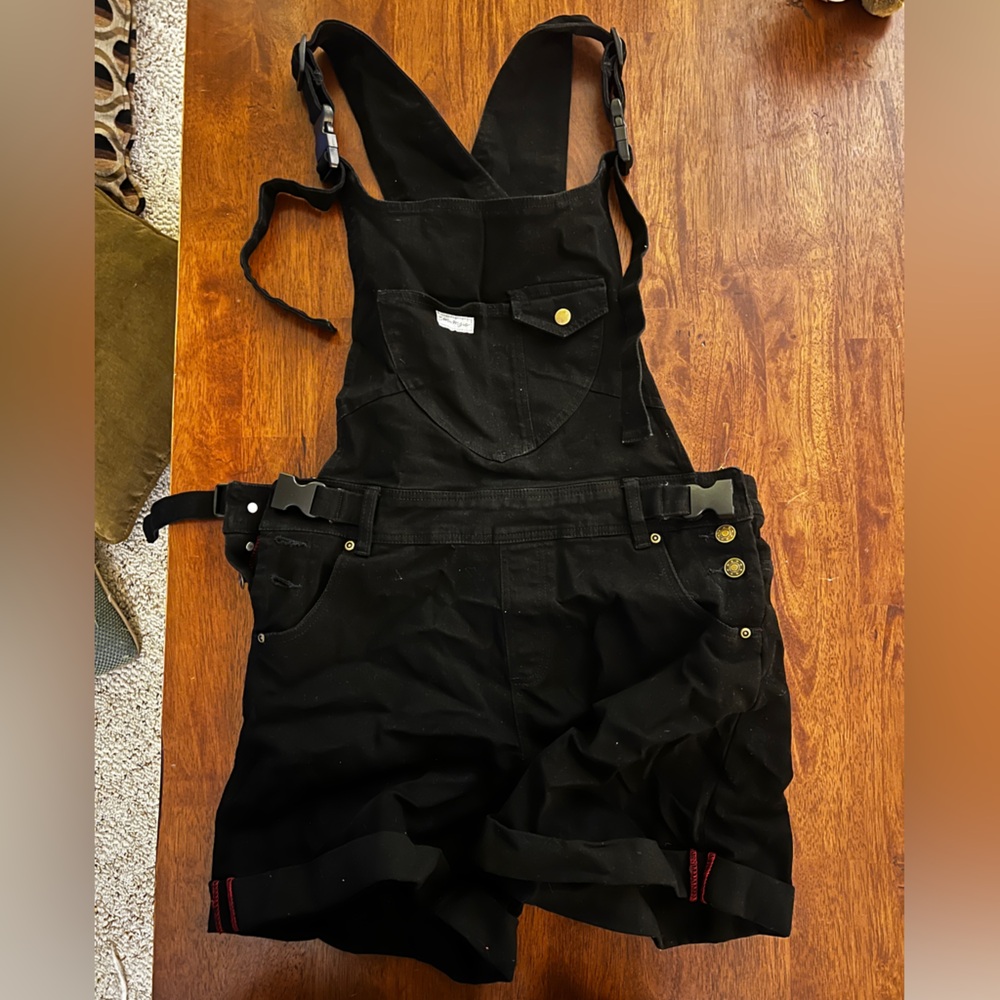 NWT THE MUMSIE baby wearing overall shorts
